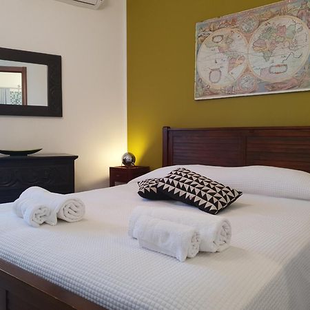 Blue Dolphin Guest House Альгеро Екстер'єр фото
