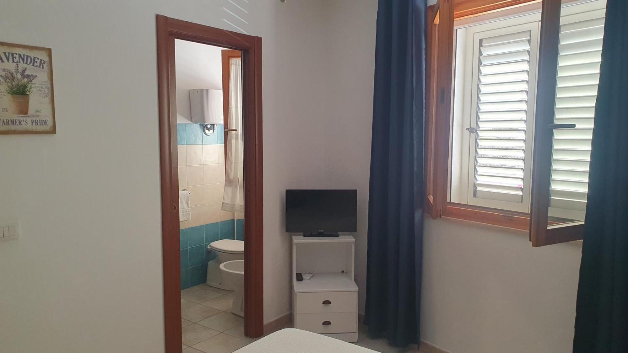 Blue Dolphin Guest House Альгеро Екстер'єр фото