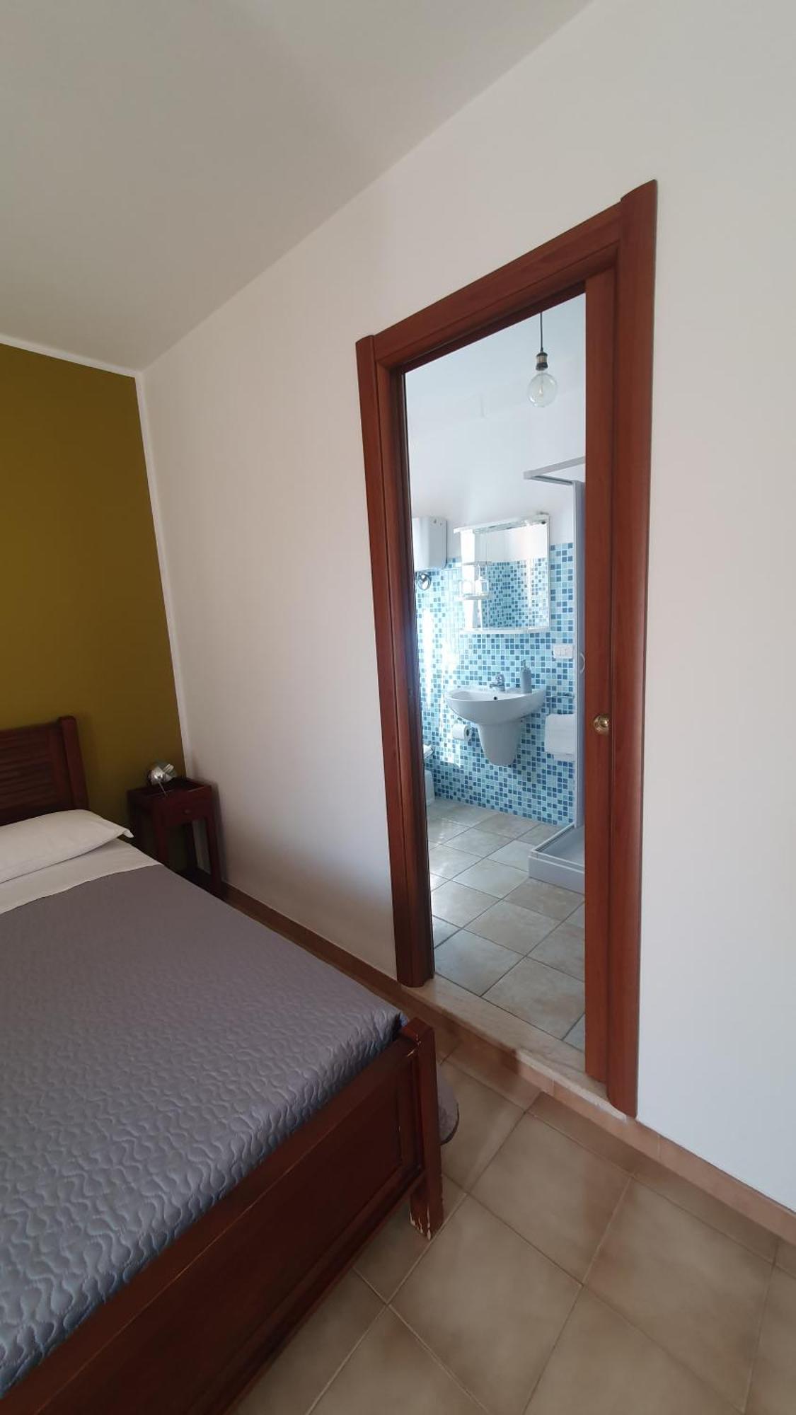 Blue Dolphin Guest House Альгеро Екстер'єр фото